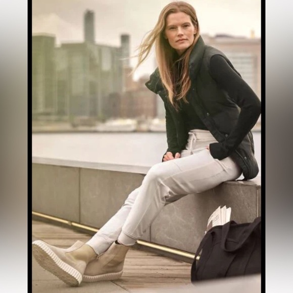 Athleta Pants - Athleta Headlands Hybrid Trek Jogger in Birch Gray Women’s Size 2/P